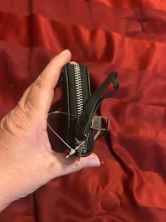 London Fog Black Quilted Zip Wallet Wristlet - Picture 5 of 10